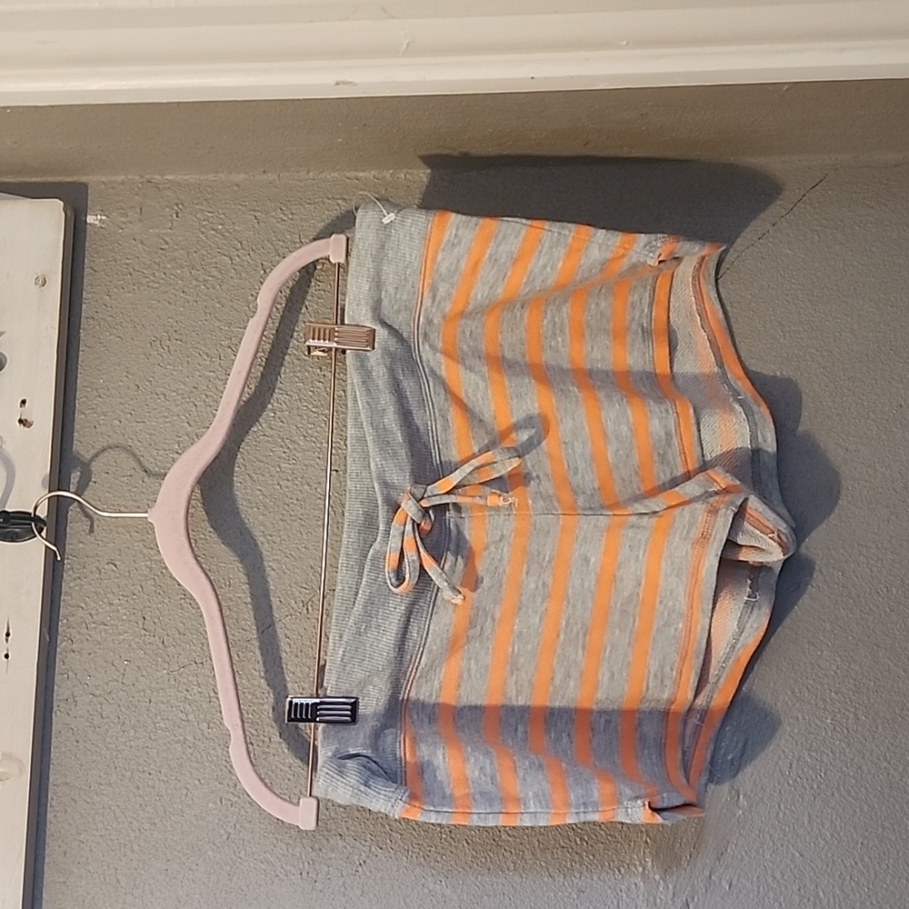 Mix&Co. Womens Shorts Sz L NWOT Gray Orange